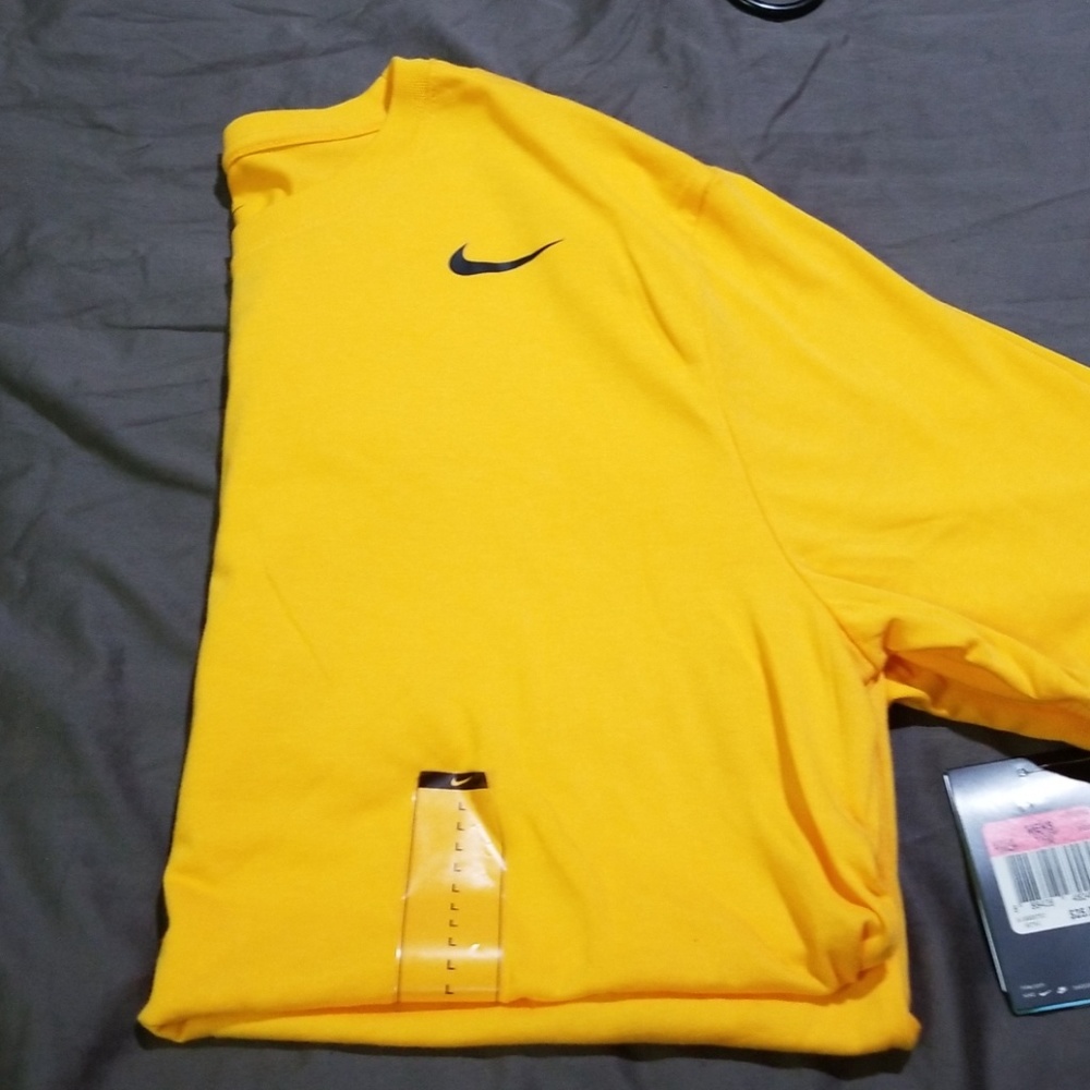 Nike Dry Fit Cotton Tee in Yellow.  sz: Lg